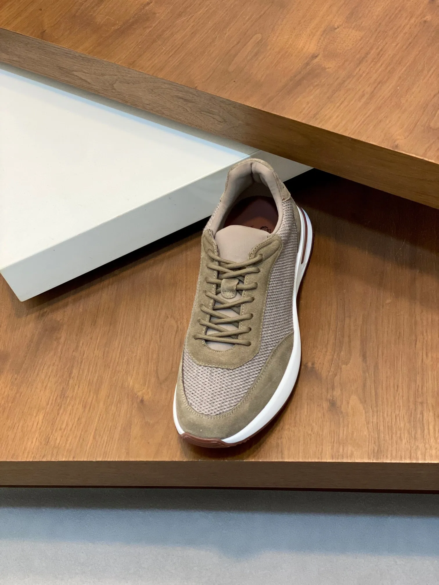 Factory price: 480💰 Loro Piana - Classic casual shoes, men's lace-up casual shoes and sneakers, high-quality lightweight and comfortable fabrics, suitable for outdoor leisure, the color scheme is young and energetic, and it looks great with sportswear or casual suits! Code number: 38-44 (45, 46, can be customized)